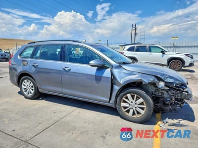 Czwarte zdjęcie samochodu z boku: 2016 VOLKSWAGEN GOLF SPORTWAGEN S VIN:3VWC17AU7GM505364 - miniatura
