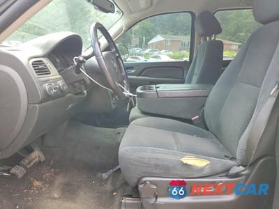 Zdjęcie 7 z 13 samochodu: 2008 CHEVROLET SUBURBAN K1500 LS VIN:1GNFK163X8J246000 - miniatura