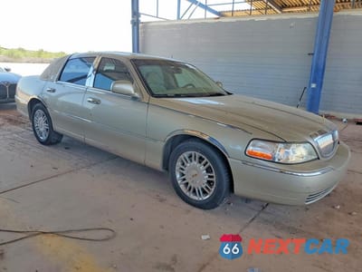 Czwarte zdjęcie samochodu z boku: 2010 LINCOLN TOWN CAR SIGNATURE LIMITED VIN:2LNBL8CV5AX618936 - miniatura
