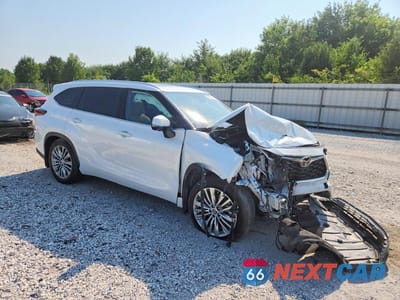 Czwarte zdjęcie samochodu z boku: 2025 TOYOTA HIGHLANDER PLATINUM VIN:5TDKDRBH9SS580255 - miniatura