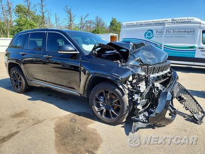 Czwarte zdjęcie samochodu z boku: 2023 JEEP GRAND CHEROKEE SUMMIT VIN:1C4RJHEG9PC543526 - miniatura