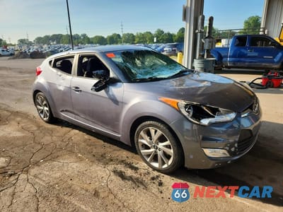 Czwarte zdjęcie samochodu z boku: 2017 HYUNDAI VELOSTER BASE VIN:KMHTC6AD5HU309567 - miniatura