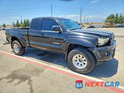 Czwarte zdjęcie samochodu z boku: 2005 TOYOTA TACOMA PRERUNNER ACCESS CAB VIN:5TETU62N95Z030568 - miniatura