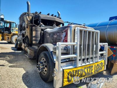 Czwarte zdjęcie samochodu z boku: 2019 PETERBILT 389 SEMI TRUCK VIN:1XPXD49X2KD626587 - miniatura