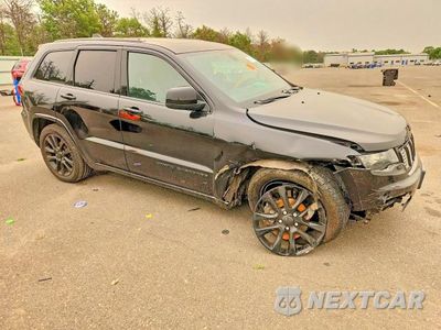 Czwarte zdjęcie samochodu z boku: 2018 JEEP GRAND CHEROKEE LAREDO VIN:1C4RJFAG2JC445679 - miniatura