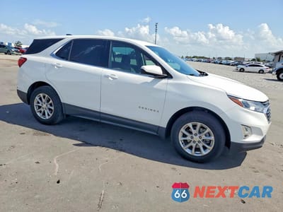 Czwarte zdjęcie samochodu z boku: 2020 CHEVROLET EQUINOX LT VIN:2GNAXKEV7L6221288 - miniatura