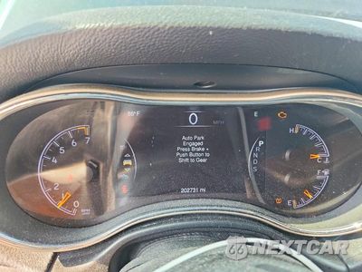 Zdjęcie 9 z 12 samochodu: 2015 JEEP GRAND CHEROKEE LIMITED VIN:1C4RJFBG7FC756885 - miniatura