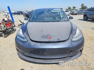 Piąte zdjęcie samochodu w środku: 2018 TESLA MODEL 3 VIN:5YJ3E1EA0JF041883 - miniatura