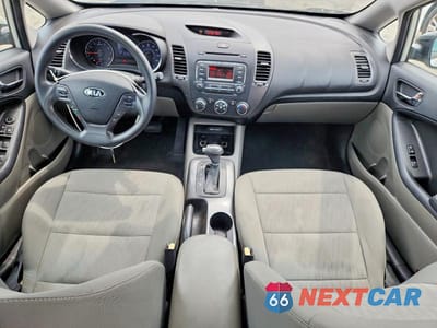 Zdjęcie 8 z 12 samochodu: 2015 KIA FORTE LX VIN:KNAFK4A62F5409480 - miniatura