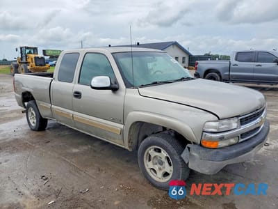 Czwarte zdjęcie samochodu z boku: 2001 CHEVROLET SILVERADO K1500 VIN:2GCEK19TX11236177 - miniatura