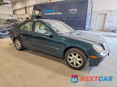 Czwarte zdjęcie samochodu z boku: 2002 MERCEDES-BENZ C 240 VIN:WDBRF61J42E009059 - miniatura