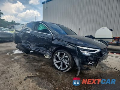 Czwarte zdjęcie samochodu z boku: 2022 AUDI A3 PREMIUM PLUS VIN:WAUBUDGY4NA076870 - miniatura