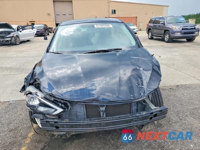 Piąte zdjęcie samochodu w środku: 2018 NISSAN SENTRA S VIN:3N1AB7AP7JY265821 - miniatura