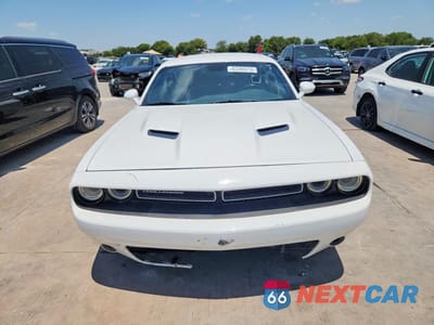 Piąte zdjęcie samochodu w środku: 2017 DODGE CHALLENGER SXT VIN:2C3CDZAG5HH640184 - miniatura