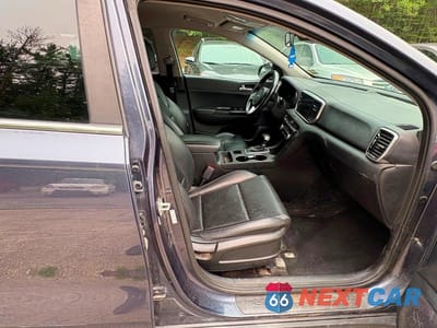 Piąte zdjęcie samochodu w środku: 2020 KIA SPORTAGE EX VIN:KNDPNCAC4L7688249 - miniatura