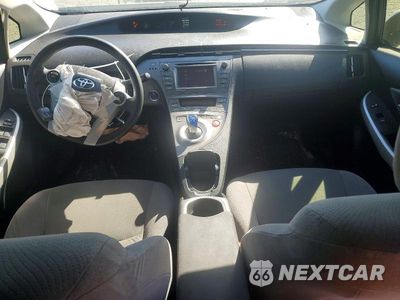 Zdjęcie 8 z 12 samochodu: 2015 TOYOTA PRIUS THREE VIN:JTDKN3DU8F0398611 - miniatura
