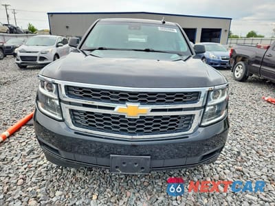 Piąte zdjęcie samochodu w środku: 2018 CHEVROLET SUBURBAN K1500 LT VIN:1GNSKHKC2JR329926 - miniatura