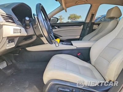 Zdjęcie 7 z 13 samochodu: 2018 HONDA ACCORD TOURING VIN:1HGCV1F92JA218481 - miniatura