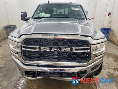 Piąte zdjęcie samochodu w środku: 2024 RAM 2500 TRADESMAN VIN:3C6UR5CJ7RG115834 - miniatura