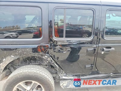 Zdjęcie 10 z 12 samochodu: 2018 JEEP WRANGLER UNLIMITED SAHARA VIN:1C4HJXEG5JW168813 - miniatura