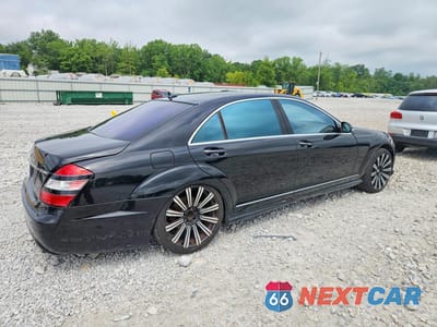 Trzecie zdjęcie samochodu z tyłu: 2009 MERCEDES-BENZ S 550 VIN:WDDNG71XX9A241227 - miniatura