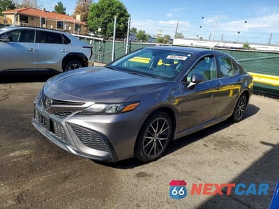 2023 TOYOTA CAMRY SE 4T1G11AK3PU735359 - główne zdjęcie licytacji z USA - miniatura