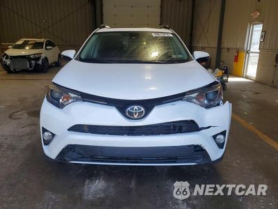 Piąte zdjęcie samochodu w środku: 2017 TOYOTA RAV4 XLE VIN:JTMRFREV0HD200735 - miniatura