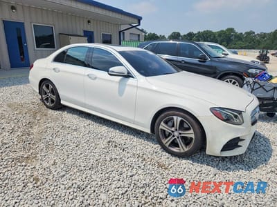 Czwarte zdjęcie samochodu z boku: 2017 MERCEDES-BENZ E 300 VIN:WDDZF4JB5HA074376 - miniatura