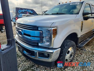 Piąte zdjęcie samochodu w środku: 2019 FORD F350 LARIAT VIN:1FT8W3DT9KEG16003 - miniatura