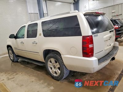 Drugie zdjęcie samochodu z przodu: 2010 CHEVROLET SUBURBAN K1500 LTZ VIN:1GNUKKE36AR268050 - miniatura