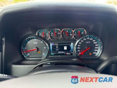 Zdjęcie 8 z 10 samochodu: 2019 CHEVROLET SUBURBAN K1500 LT VIN:1GNSKHKC5KR222533 - miniatura