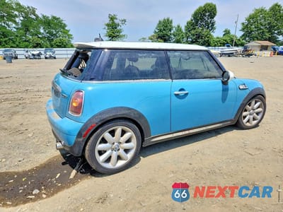 Trzecie zdjęcie samochodu z tyłu: 2010 MINI COOPER VIN:WMWMF3C51ATZ22704 - miniatura