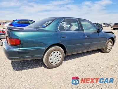Trzecie zdjęcie samochodu z tyłu: 1996 TOYOTA CAMRY LE VIN:JT2BG12K8T0351597 - miniatura