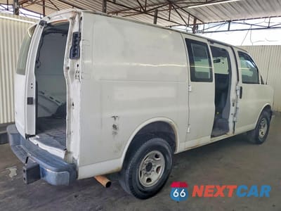 Trzecie zdjęcie samochodu z tyłu: 2020 CHEVROLET EXPRESS 2500 CARGO DELIVERY VAN VIN:1GCWGAFG4L1226816 - miniatura