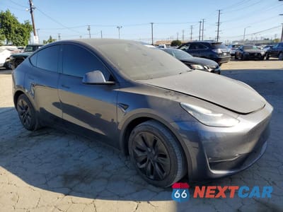 Czwarte zdjęcie samochodu z boku: 2021 TESLA MODEL Y VIN:5YJYGDEE7MF213870 - miniatura