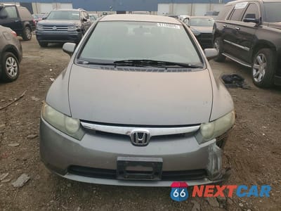Piąte zdjęcie samochodu w środku: 2008 HONDA CIVIC LX VIN:2HGFA165X8H518917 - miniatura