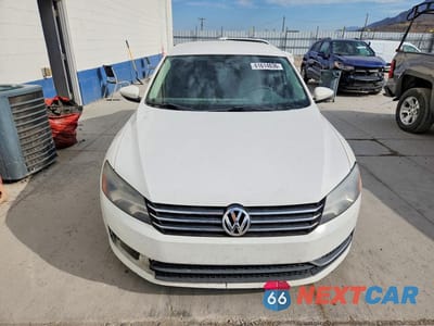 Piąte zdjęcie samochodu w środku: 2012 VOLKSWAGEN PASSAT S VIN:1VWAH7A39CC098525 - miniatura