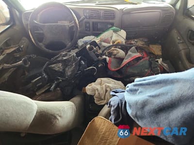 Zdjęcie 8 z 12 samochodu: 1998 CHEVROLET BLAZER VIN:1GNDT13W8W2208632 - miniatura