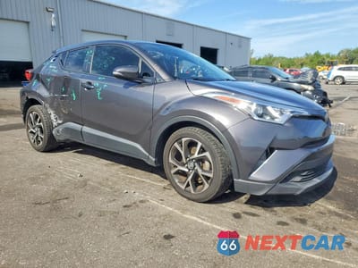Czwarte zdjęcie samochodu z boku: 2019 TOYOTA C-HR XLE VIN:JTNKHMBX5K1031823 - miniatura