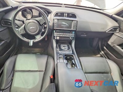 Zdjęcie 8 z 12 samochodu: 2018 JAGUAR XE VIN:SAJAR4FX1JCP39188 - miniatura