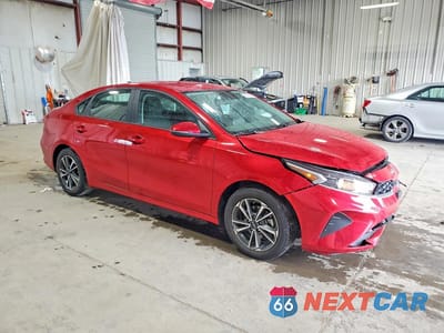 Czwarte zdjęcie samochodu z boku: 2024 KIA FORTE LXS VIN:3KPF24AD3RE707837 - miniatura