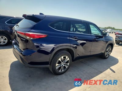 Trzecie zdjęcie samochodu z tyłu: 2022 TOYOTA HIGHLANDER HYBRID XLE VIN:5TDGARAH4NS511395 - miniatura
