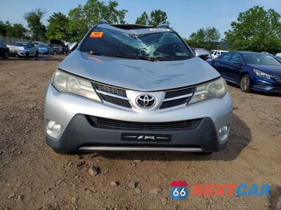 Piąte zdjęcie samochodu w środku: 2015 TOYOTA RAV4 XLE VIN:2T3RFREV2FW345100 - miniatura