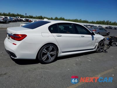 Trzecie zdjęcie samochodu z tyłu: 2018 BMW 750 I VIN:WBA7F0C50JGM23932 - miniatura