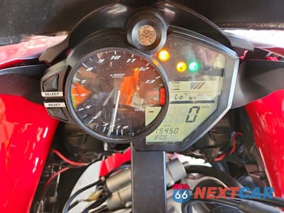 Zdjęcie 7 z 9 samochodu: 2013 YAMAHA YZFR1 VIN:JYARN23E9DA014521 - miniatura