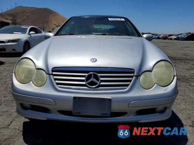 Piąte zdjęcie samochodu w środku: 2002 MERCEDES-BENZ C 230K SPORT COUPE VIN:WDBRN47J12A175819 - miniatura