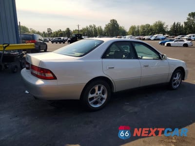 Trzecie zdjęcie samochodu z tyłu: 2001 LEXUS ES 300 VIN:JT8BF28GX10329051 - miniatura
