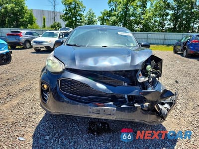 Piąte zdjęcie samochodu w środku: 2019 KIA SPORTAGE LX VIN:KNDPMCACXK7619907 - miniatura