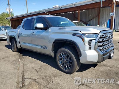 Czwarte zdjęcie samochodu z boku: 2026 TOYOTA TUNDRA PLATINUM HV VIN:5TFNC5DB4TX132891 - miniatura