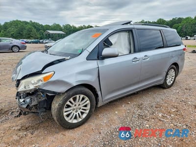 2013 TOYOTA SIENNA XLE 8-PASSENGER 5TDYK3DC9DS405263 - główne zdjęcie licytacji z USA - miniatura